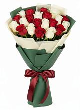 Букет Микс из красных и белых роз в Глушково