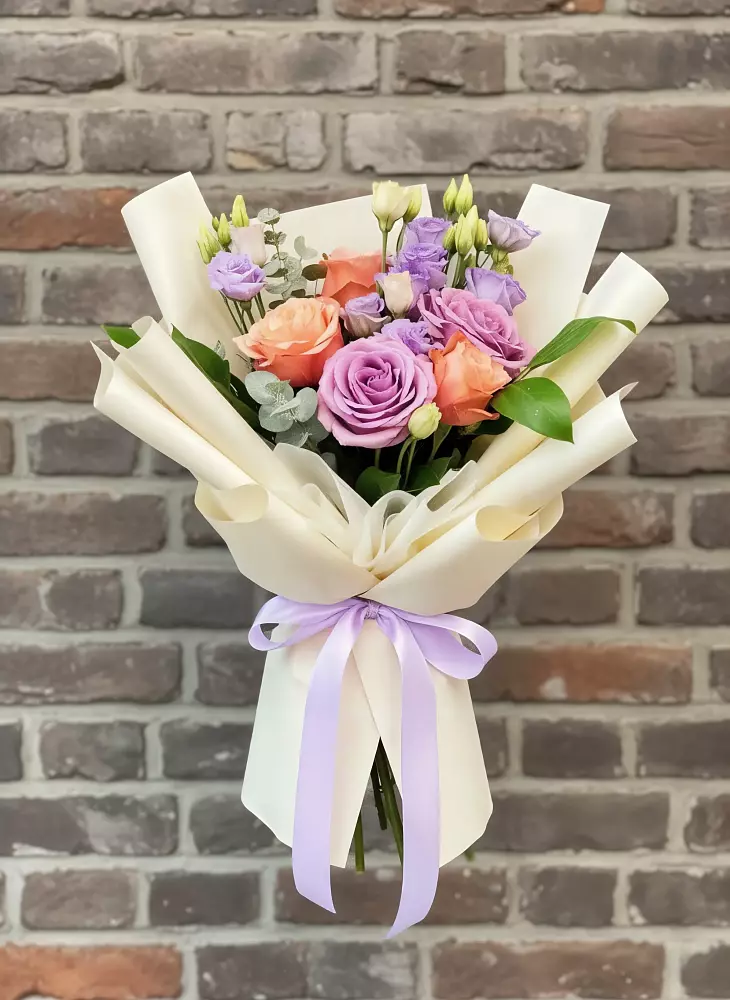 Букет цветов из: Лизиантусы и Розы в Глушково