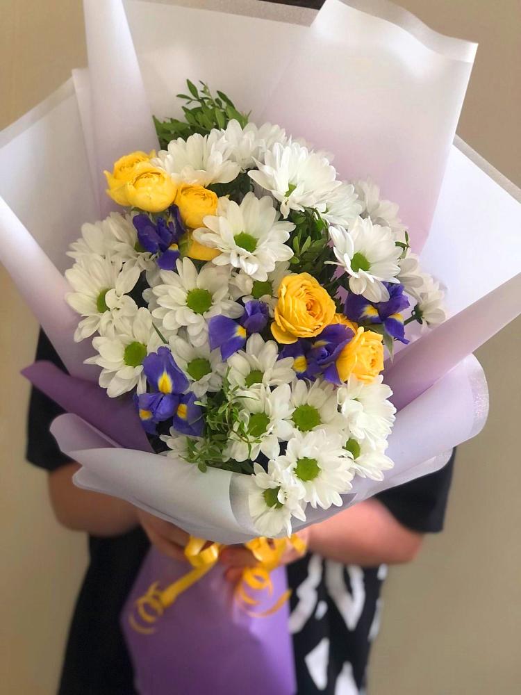 Букет цветов из: Ирисы, Хризантемы и Розы в Глушково