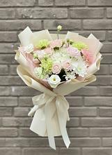 Букет цветов из:  Гвоздики, Розы, Лизиантусы и Хризантемы #REPLACE_PRED# Глушково