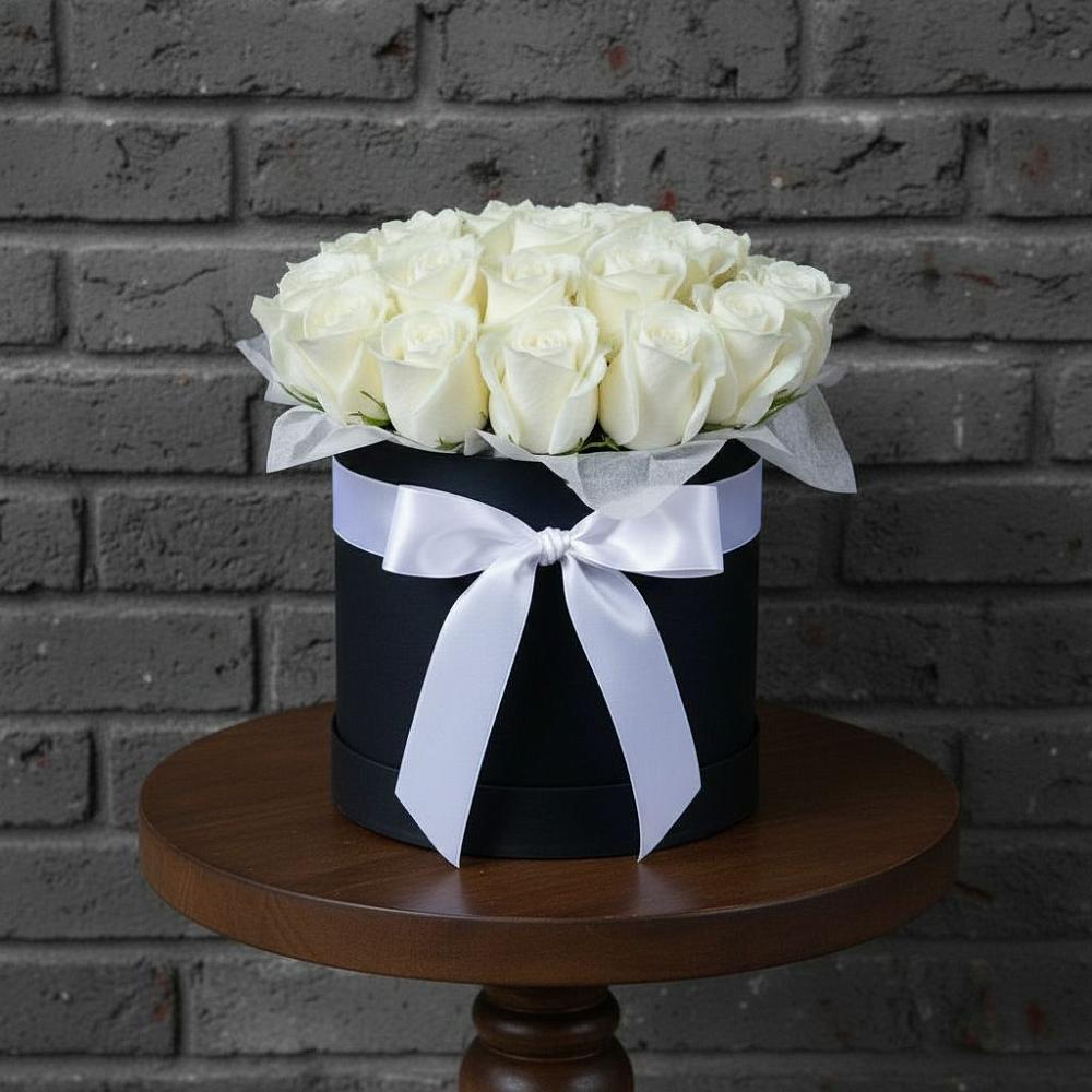 Цветочная композиция из Розы в шляпной коробке в Глушково