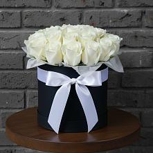 Цветочная композиция из Розы в шляпной коробке в Глушково